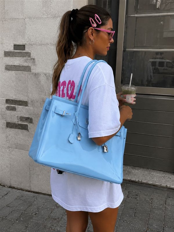 Close-up of a Soleia jelly tote in the sun